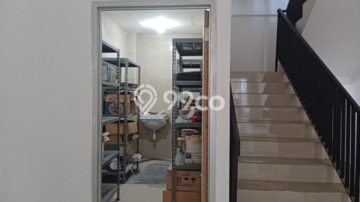 Unit Ruko Dijual di Surabaya LT 80m2 & LB 180m2 Unit Ruko Dijual di Surabaya LT 80m2 & LB 180m2