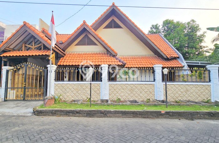 Rumah Bisa KPR LT 325m2m² di Kawasan Residential Rungkut, Surabaya Rumah Bisa KPR LT 325m2m² di Kawasan Residential Rungkut, Surabaya