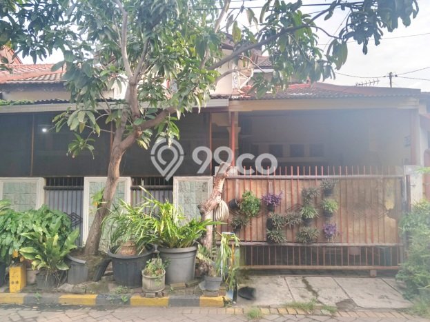 For Sale Rumah 4 Kamar Lokasi Ideal Bagus dan Strategis di Rungkut For Sale Rumah 4 Kamar Lokasi Ideal Bagus dan Strategis di Rungkut