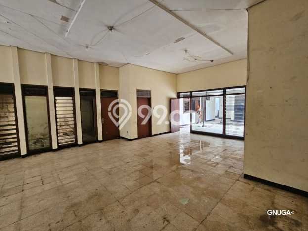 Rumah Elit Modern Tanpa Renovasi di Dharma Husada Surabaya Rumah Elit Modern Tanpa Renovasi di Dharma Husada Surabaya