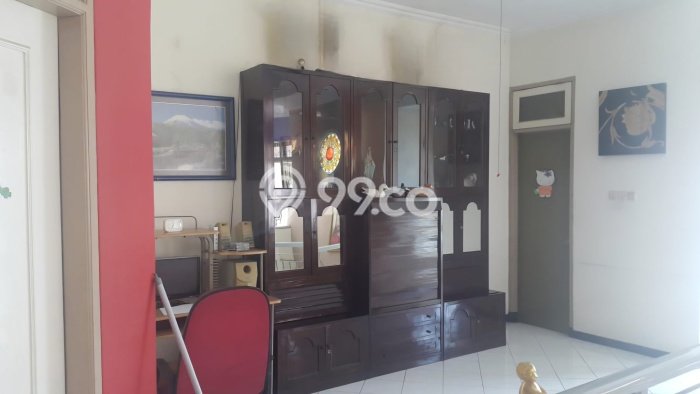 NEW LISTING! Rumah Premium di Rungkut, LT 200m2m² LB 360m2m² NEW LISTING! Rumah Premium di Rungkut, LT 200m2m² LB 360m2m²