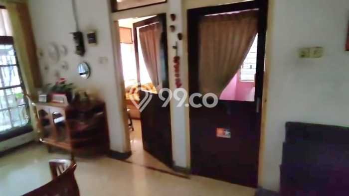 Dijual Cepat Rumah Bagus Siap Huni LB 200m2 di Tenggilis Mejoyo, Surabaya Dijual Cepat Rumah Bagus Siap Huni LB 200m2 di Tenggilis Mejoyo, Surabaya