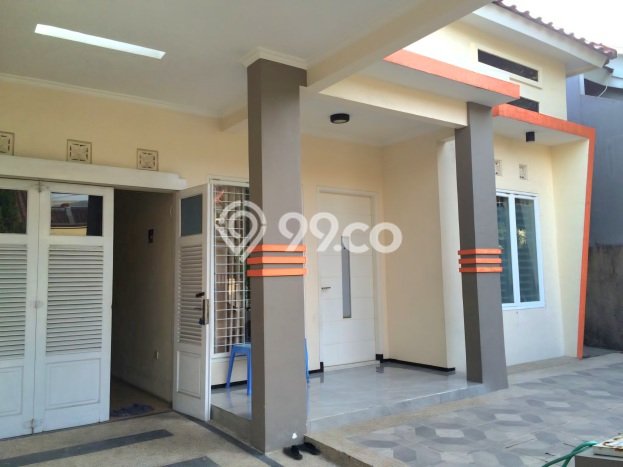 For Sale Rumah 4 Kamar Lokasi Ideal Bagus dan Strategis di Waru For Sale Rumah 4 Kamar Lokasi Ideal Bagus dan Strategis di Waru