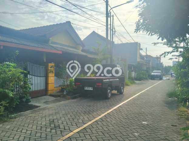 For Sale Rumah 4 Kamar Lokasi Ideal Bagus dan Strategis di Rungkut For Sale Rumah 4 Kamar Lokasi Ideal Bagus dan Strategis di Rungkut