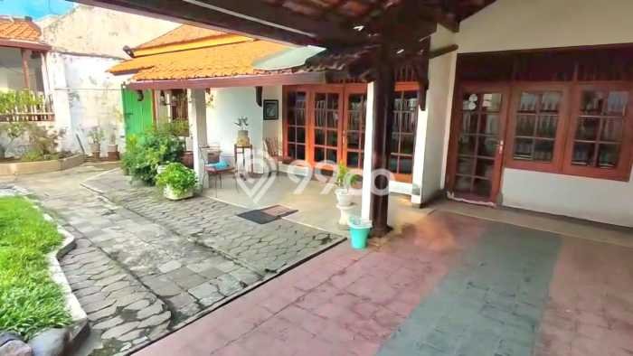 Dijual Cepat Rumah Bagus Siap Huni LB 200m2 di Tenggilis Mejoyo, Surabaya Dijual Cepat Rumah Bagus Siap Huni LB 200m2 di Tenggilis Mejoyo, Surabaya