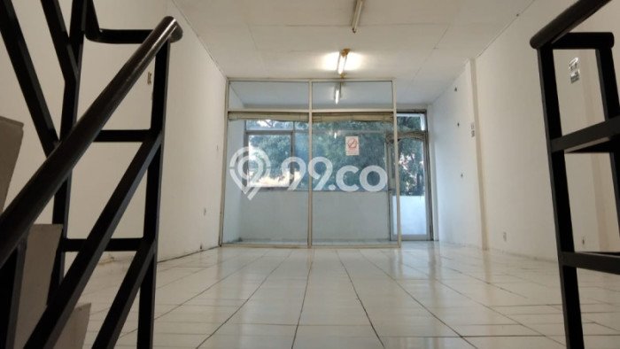 Unit Ruko Paling Strategis di Kebayoran Lama Jakarta Selatan dengan LB 198m2 Unit Ruko Paling Strategis di Kebayoran Lama Jakarta Selatan dengan LB 198m2