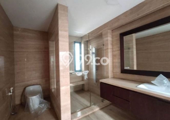 Jual Rumah Luas Elegan Dengan View Cantik di Puri Indah, Jakarta Barat Jual Rumah Luas Elegan Dengan View Cantik di Puri Indah, Jakarta Barat