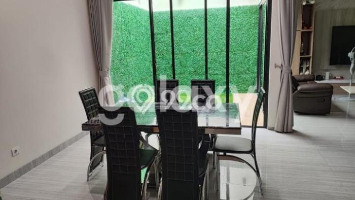 Siap Huni Rumah Mewah 5 Kamar di Kebon Jeruk Dekat ke Mana Pun Siap Huni Rumah Mewah 5 Kamar di Kebon Jeruk Dekat ke Mana Pun