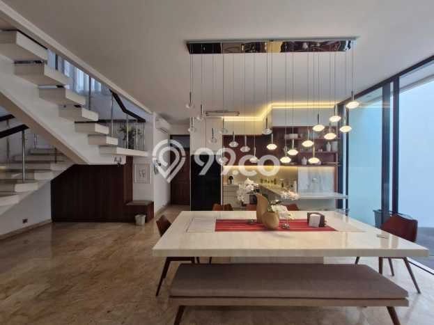 Ready to Use! Premium House LT 300m2 Desain Elegan di Kedoya Baru Ready to Use! Premium House LT 300m2 Desain Elegan di Kedoya Baru