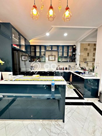 Ready to Use! Premium House LT 272m2 Desain Elegan di Permata Buana Ready to Use! Premium House LT 272m2 Desain Elegan di Permata Buana