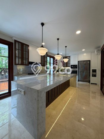 Rumah Elit Modern Tanpa Renovasi di Kemang Jakarta Selatan Rumah Elit Modern Tanpa Renovasi di Kemang Jakarta Selatan