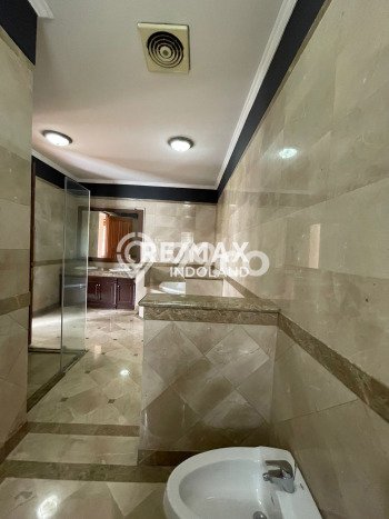Ready to Use! Premium House LT 866m2 Desain Elegan di Pondok Indah Ready to Use! Premium House LT 866m2 Desain Elegan di Pondok Indah