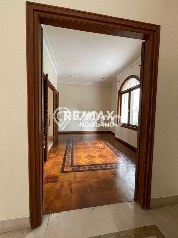 Ready to Use! Premium House LT 866m2 Desain Elegan di Pondok Indah Ready to Use! Premium House LT 866m2 Desain Elegan di Pondok Indah