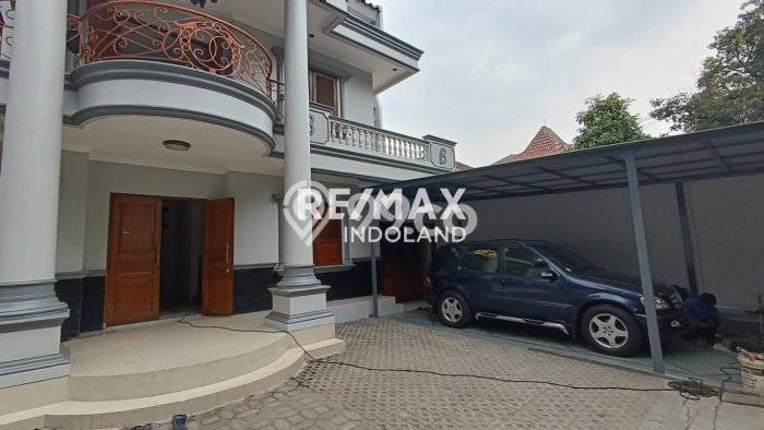 Rumah 5 KT 5 KM di Area Kebayoran Baru, Jakarta Selatan Rumah 5 KT 5 KM di Area Kebayoran Baru, Jakarta Selatan