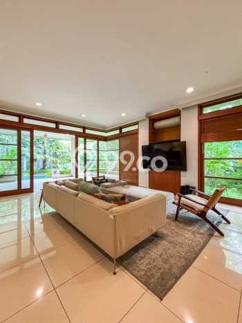 Ready to Use! Luxury House LT 666m2 Desain Modern di Kemang Ready to Use! Luxury House LT 666m2 Desain Modern di Kemang