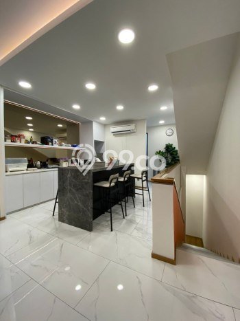 Untuk Dijual! Ruko di S Parman Jakarta Barat LT 162m2 / LB 520m2 Kawasan Strategis Untuk Dijual! Ruko di S Parman Jakarta Barat LT 162m2 / LB 520m2 Kawasan Strategis