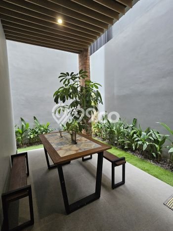Rumah Mewah LB 400m2 Siap Huni Desain Elegan di BSD, Tangerang Rumah Mewah LB 400m2 Siap Huni Desain Elegan di BSD, Tangerang