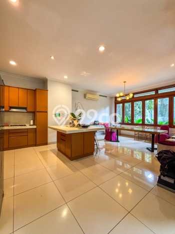 Ready to Use! Luxury House LT 666m2 Desain Modern di Kemang Ready to Use! Luxury House LT 666m2 Desain Modern di Kemang