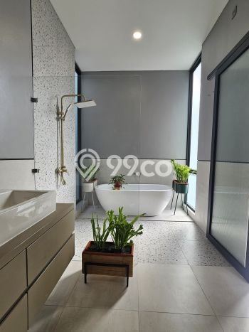 Rumah Mewah LB 400m2 Siap Huni Desain Elegan di BSD, Tangerang Rumah Mewah LB 400m2 Siap Huni Desain Elegan di BSD, Tangerang