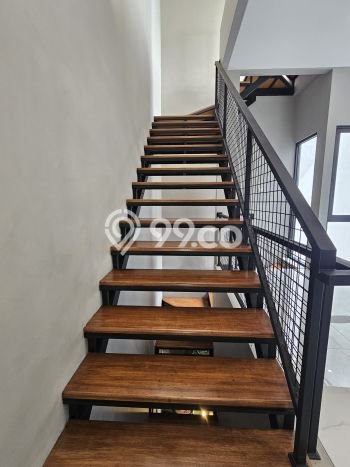 Rumah Mewah LB 400m2 Siap Huni Desain Elegan di BSD, Tangerang Rumah Mewah LB 400m2 Siap Huni Desain Elegan di BSD, Tangerang