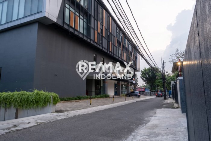 Unit Kost Dijual di Mampang Prapatan dengan 17 Kamar Tidur & Luas Bangunan 375m2 Unit Kost Dijual di Mampang Prapatan dengan 17 Kamar Tidur & Luas Bangunan 375m2