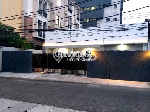 Unit Kost Dijual di Mampang Prapatan dengan 17 Kamar Tidur & Luas Bangunan 375m2 Unit Kost Dijual di Mampang Prapatan dengan 17 Kamar Tidur & Luas Bangunan 375m2