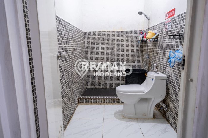 Unit Kost Dijual di Mampang Prapatan dengan 17 Kamar Tidur & Luas Bangunan 375m2 Unit Kost Dijual di Mampang Prapatan dengan 17 Kamar Tidur & Luas Bangunan 375m2