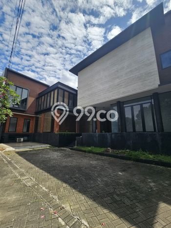 Dijual Hunian Mewah dengan Fasilitas Sekitar Komplit di Kebayoran Lama, Jakarta Selatan Dijual Hunian Mewah dengan Fasilitas Sekitar Komplit di Kebayoran Lama, Jakarta Selatan