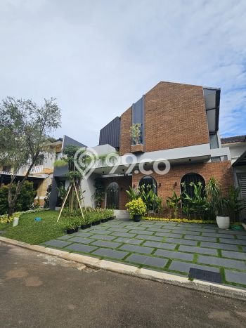 Rumah Mewah LB 400m2 Siap Huni Desain Elegan di BSD, Tangerang Rumah Mewah LB 400m2 Siap Huni Desain Elegan di BSD, Tangerang