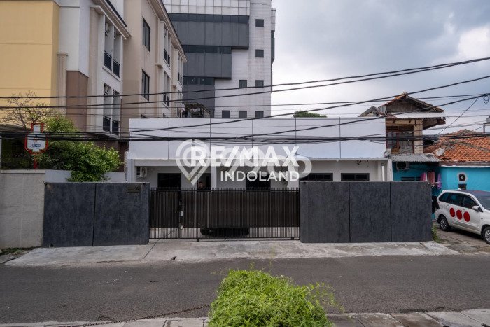 Unit Kost Dijual di Mampang Prapatan dengan 17 Kamar Tidur & Luas Bangunan 375m2 Unit Kost Dijual di Mampang Prapatan dengan 17 Kamar Tidur & Luas Bangunan 375m2