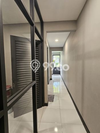 Rumah Mewah LB 400m2 Siap Huni Desain Elegan di BSD, Tangerang Rumah Mewah LB 400m2 Siap Huni Desain Elegan di BSD, Tangerang