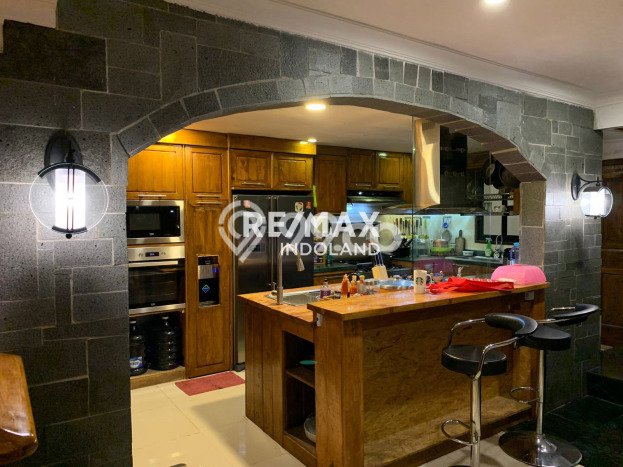 Rumah Eksklusif Dijual LT 269m2 di Ciputat, Tangerang Selatan Rumah Eksklusif Dijual LT 269m2 di Ciputat, Tangerang Selatan