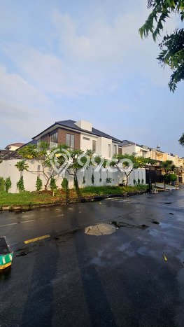 Hunian Mewah LB 328m2 Siap Pakai Desain Elegan di Meruya, Jakarta Barat Hunian Mewah LB 328m2 Siap Pakai Desain Elegan di Meruya, Jakarta Barat