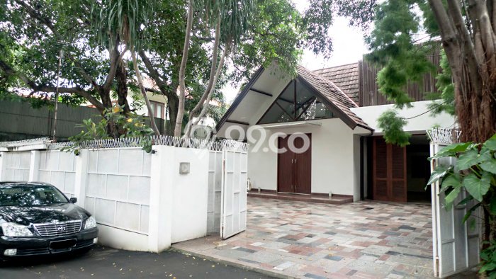 Rumah Luxury Modern Tanpa Renovasi di Kemang Jakarta Selatan Rumah Luxury Modern Tanpa Renovasi di Kemang Jakarta Selatan