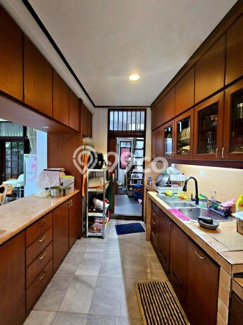 Rumah LT 224m² Dekat Pusat Perbelanjaan di Duri Kepa, Jakarta Barat Rumah LT 224m² Dekat Pusat Perbelanjaan di Duri Kepa, Jakarta Barat
