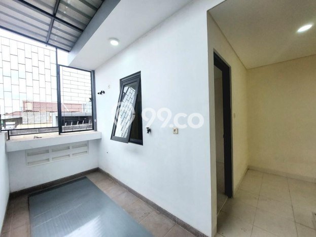 Rumah Mewah LB 200m2 Siap Pakai Desain Elegan di Sunrise Garden, Jakarta Barat Rumah Mewah LB 200m2 Siap Pakai Desain Elegan di Sunrise Garden, Jakarta Barat