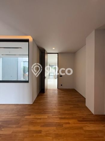 For Sale! Premium House LT 209m2 Desain Elegan di Kemang For Sale! Premium House LT 209m2 Desain Elegan di Kemang