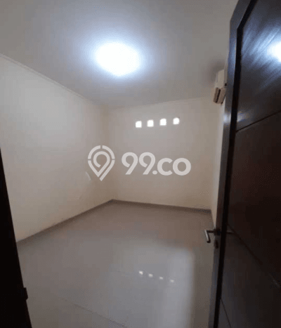 HARGA TERBAIK! Rumah di Tebet, 4 KT, Area Sejuk, LT 150m² Bangunan 280m² HARGA TERBAIK! Rumah di Tebet, 4 KT, Area Sejuk, LT 150m² Bangunan 280m²