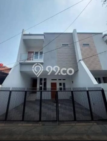 PENAWARAN EKSKLUSIF! Rumah di Tebet, 3 KT, Lingkungan Elite, LT 91m² LB 135m² PENAWARAN EKSKLUSIF! Rumah di Tebet, 3 KT, Lingkungan Elite, LT 91m² LB 135m²