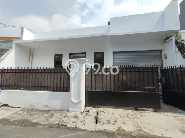 Lokasi strategis! Rumah siap pakai dikontrakkan di Tebet LB 150m2 Lokasi strategis! Rumah siap pakai dikontrakkan di Tebet LB 150m2