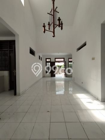 Lokasi strategis! Rumah siap pakai dikontrakkan di Tebet LB 150m2 Lokasi strategis! Rumah siap pakai dikontrakkan di Tebet LB 150m2