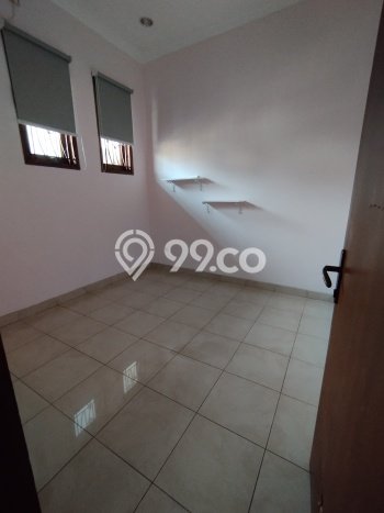 SPECIAL LISTING! Rumah di Tebet, 4 KT, Akses Fasilitas, Luas 135m² Bangunan 180m² SPECIAL LISTING! Rumah di Tebet, 4 KT, Akses Fasilitas, Luas 135m² Bangunan 180m²