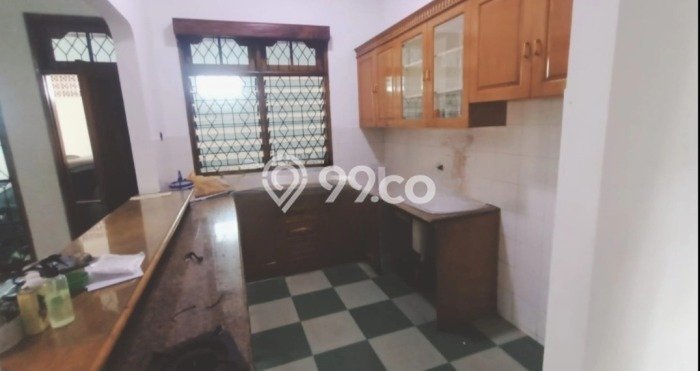 Lokasi terbaik! Rumah siap pakai disewakan di Tebet LB 250m2 Lokasi terbaik! Rumah siap pakai disewakan di Tebet LB 250m2