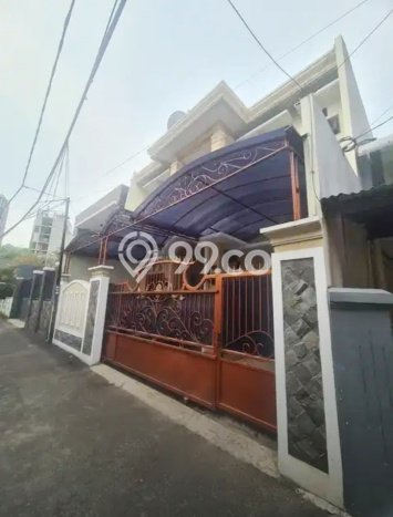 RECOMMENDED! Rumah di Tebet, 4 KT, Lokasi Strategis, Luas 140m² Bangunan 250m² RECOMMENDED! Rumah di Tebet, 4 KT, Lokasi Strategis, Luas 140m² Bangunan 250m²