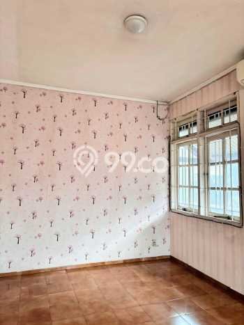 RECOMMENDED! Rumah di Tebet, 4 KT, Area Premium, Luas 330m² Bangunan 225m² RECOMMENDED! Rumah di Tebet, 4 KT, Area Premium, Luas 330m² Bangunan 225m²