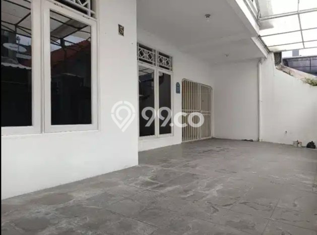Lokasi terbaik! Rumah siap pakai disewakan di Tebet LB 200m2 Lokasi terbaik! Rumah siap pakai disewakan di Tebet LB 200m2