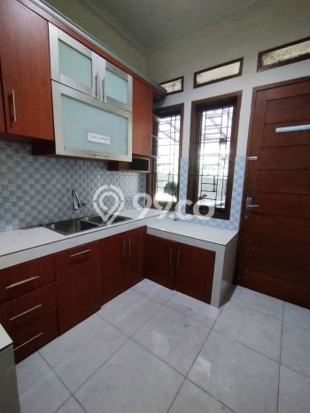 Rumah kawasan Tebet, Akses ke Fasilitas, 5 KM, LT 140m² LB 200m² Rumah kawasan Tebet, Akses ke Fasilitas, 5 KM, LT 140m² LB 200m²