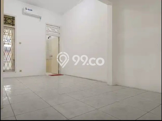 Lokasi terbaik! Rumah siap pakai disewakan di Tebet LB 200m2 Lokasi terbaik! Rumah siap pakai disewakan di Tebet LB 200m2