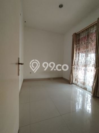 Rumah Nyaman di Tebet, 4 KT, Lingkungan Strategis, LT 150m² LB 250m² Rumah Nyaman di Tebet, 4 KT, Lingkungan Strategis, LT 150m² LB 250m²