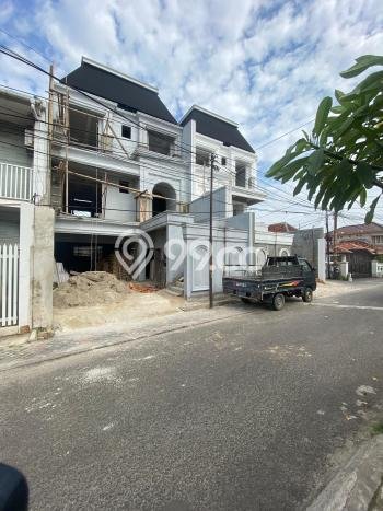 Siap Huni Hunian Elit 5 Kamar di Tebet Dekat ke Mana Pun Siap Huni Hunian Elit 5 Kamar di Tebet Dekat ke Mana Pun